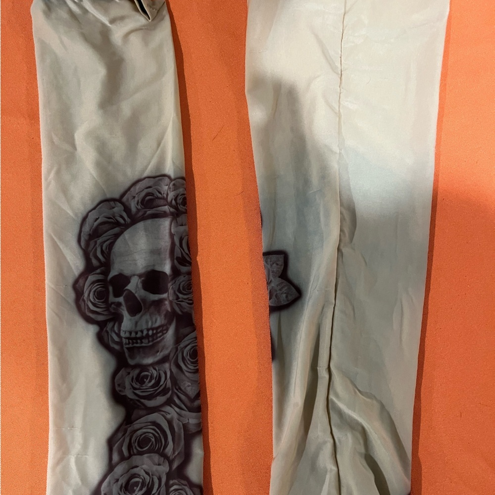 6/$25 Skull and Roses skin arm covers NWOT - Picture 5 of 6